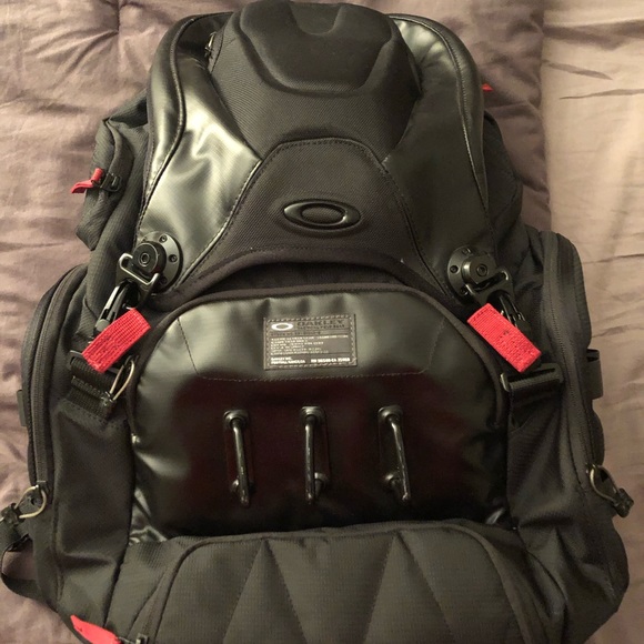 oakley big kitchen backpack